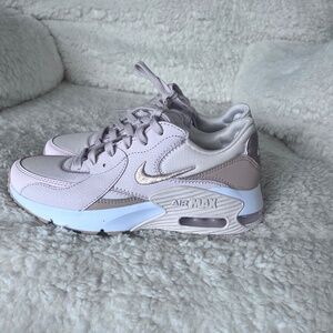Nike 6.5 women’s Air MAX shoes